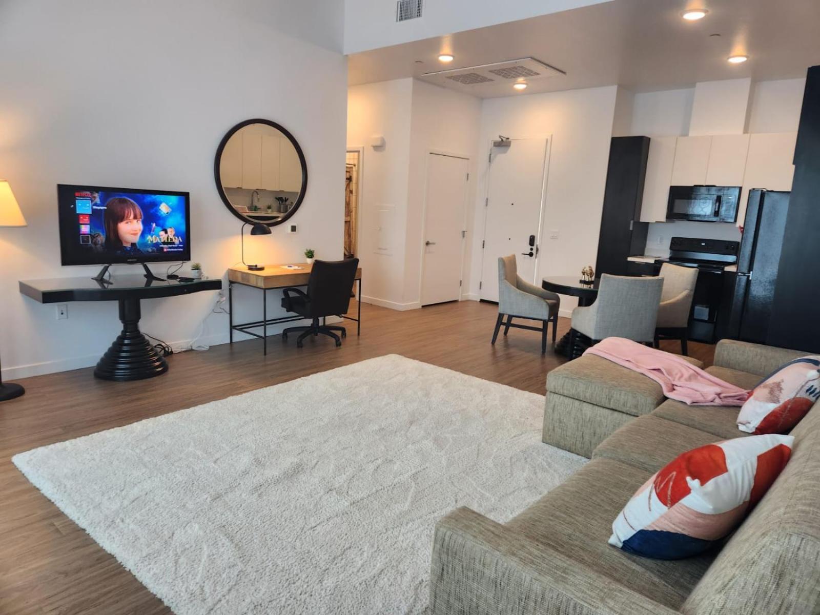 Art District Downtown Spacious Homes Apartment *